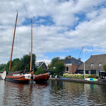 Puur Eastermar - Monumentaal, Authentiek En Luxe Koetshuis Aan Open Vaarwater Met Jacuzzi En Sauna Oostermeer Esterno foto