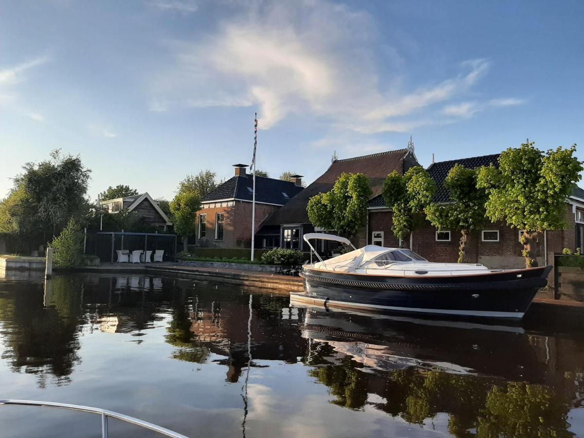 Puur Eastermar - Monumentaal, Authentiek En Luxe Koetshuis Aan Open Vaarwater Met Jacuzzi En Sauna Oostermeer Esterno foto