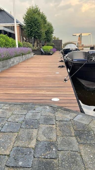 Puur Eastermar - Monumentaal, Authentiek En Luxe Koetshuis Aan Open Vaarwater Met Jacuzzi En Sauna Oostermeer Esterno foto