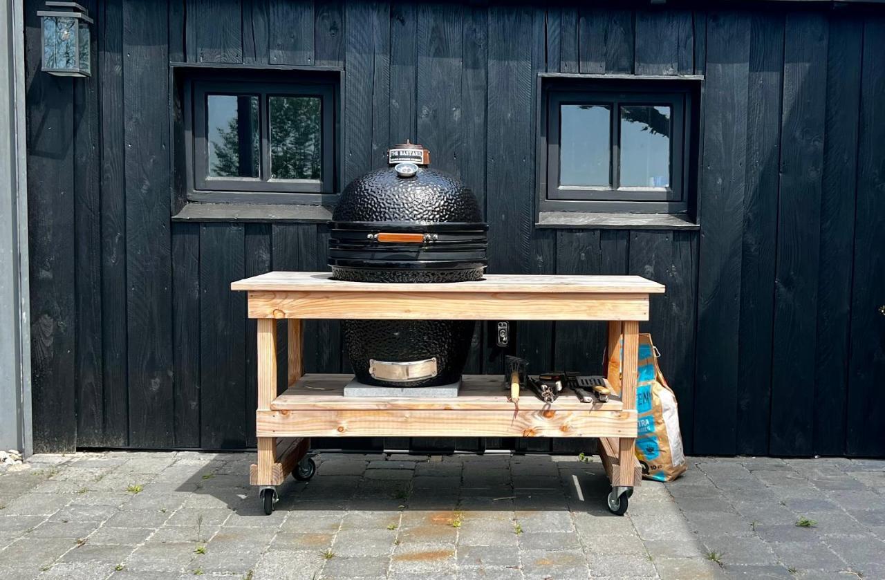 Puur Eastermar - Monumentaal, Authentiek En Luxe Koetshuis Aan Open Vaarwater Met Jacuzzi En Sauna Oostermeer Esterno foto