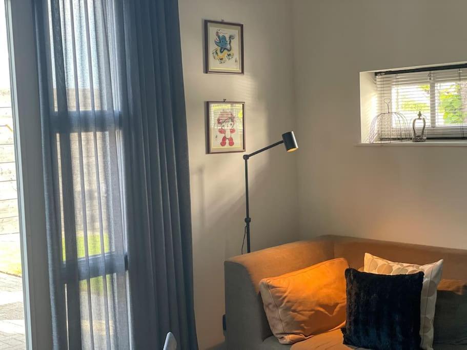 Puur Eastermar - Monumentaal, Authentiek En Luxe Koetshuis Aan Open Vaarwater Met Jacuzzi En Sauna Oostermeer Esterno foto