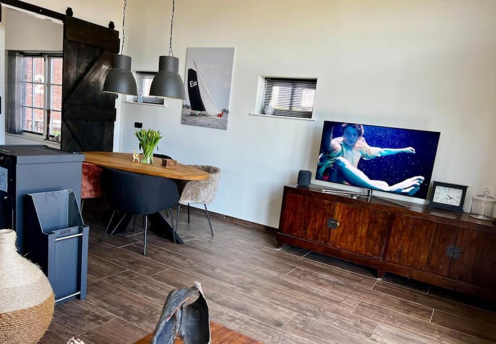 Puur Eastermar - Monumentaal, Authentiek En Luxe Koetshuis Aan Open Vaarwater Met Jacuzzi En Sauna Oostermeer Esterno foto