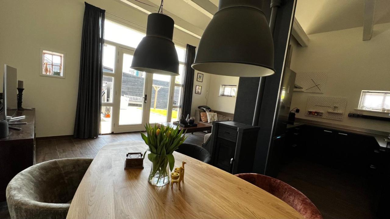 Puur Eastermar - Monumentaal, Authentiek En Luxe Koetshuis Aan Open Vaarwater Met Jacuzzi En Sauna Oostermeer Esterno foto