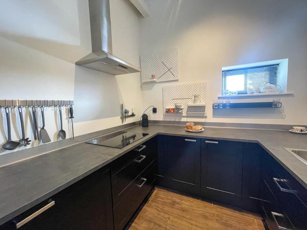 Puur Eastermar - Monumentaal, Authentiek En Luxe Koetshuis Aan Open Vaarwater Met Jacuzzi En Sauna Oostermeer Esterno foto