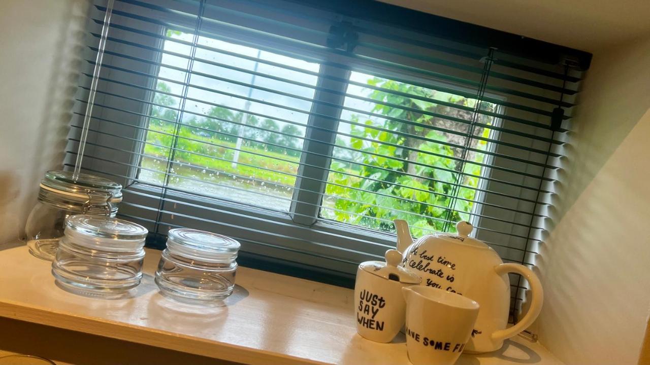 Puur Eastermar - Monumentaal, Authentiek En Luxe Koetshuis Aan Open Vaarwater Met Jacuzzi En Sauna Oostermeer Esterno foto