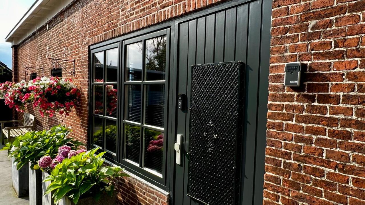 Puur Eastermar - Monumentaal, Authentiek En Luxe Koetshuis Aan Open Vaarwater Met Jacuzzi En Sauna Oostermeer Esterno foto