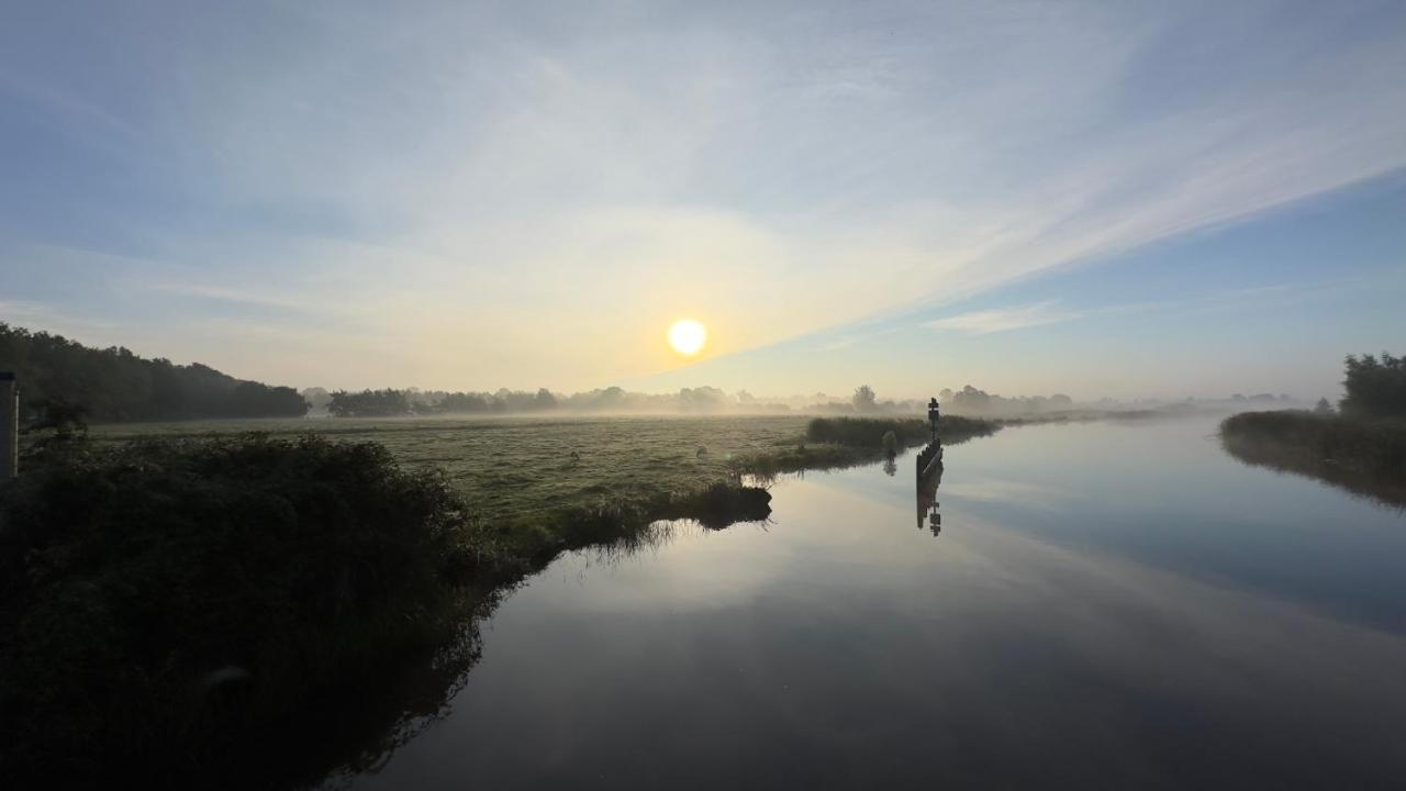 Puur Eastermar - Monumentaal, Authentiek En Luxe Koetshuis Aan Open Vaarwater Met Jacuzzi En Sauna Oostermeer Esterno foto