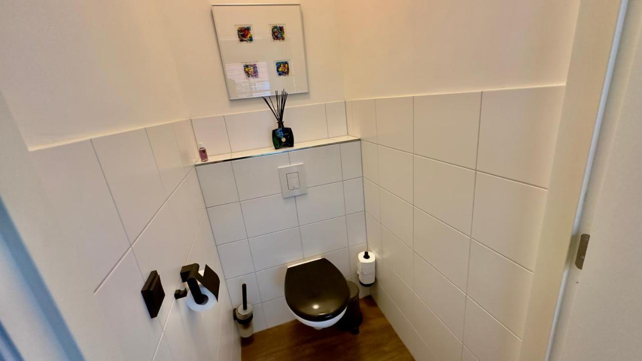 Puur Eastermar - Monumentaal, Authentiek En Luxe Koetshuis Aan Open Vaarwater Met Jacuzzi En Sauna Oostermeer Esterno foto