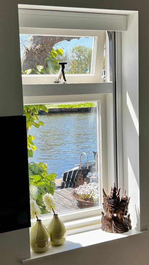 Puur Eastermar - Monumentaal, Authentiek En Luxe Koetshuis Aan Open Vaarwater Met Jacuzzi En Sauna Oostermeer Esterno foto