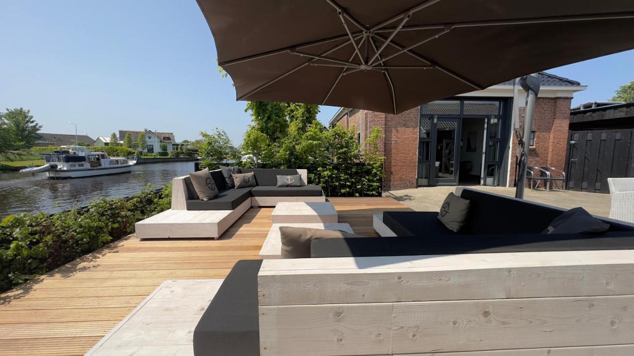 Puur Eastermar - Monumentaal, Authentiek En Luxe Koetshuis Aan Open Vaarwater Met Jacuzzi En Sauna Oostermeer Esterno foto
