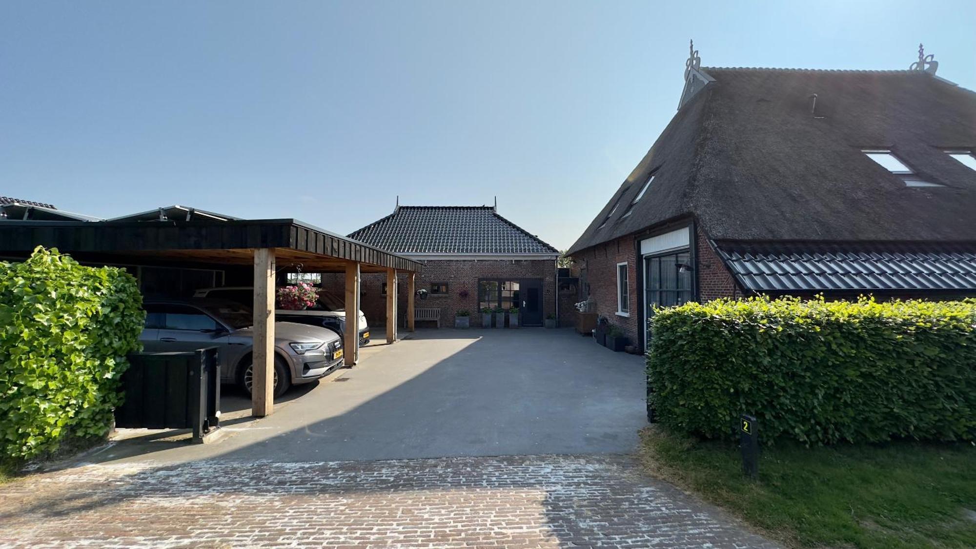 Puur Eastermar - Monumentaal, Authentiek En Luxe Koetshuis Aan Open Vaarwater Met Jacuzzi En Sauna Oostermeer Esterno foto