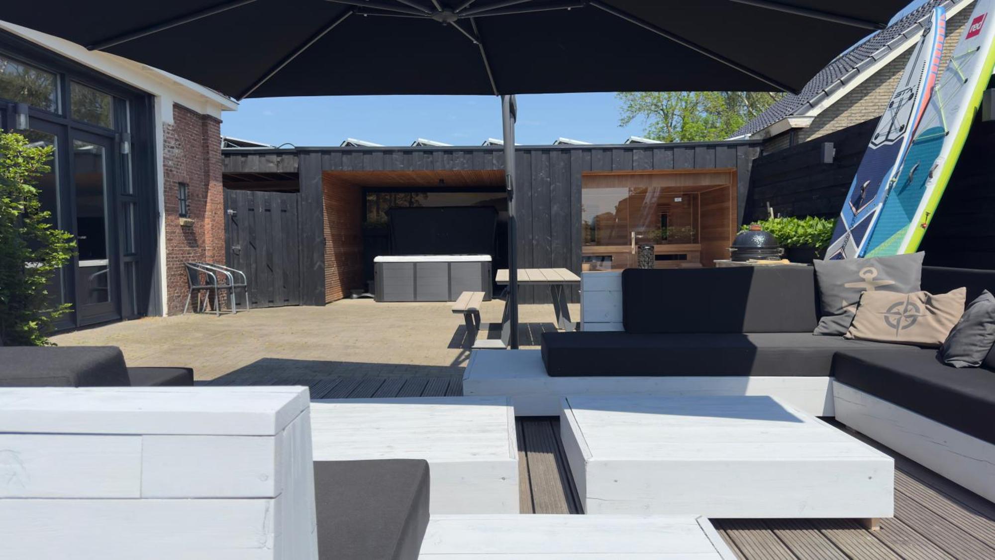 Puur Eastermar - Monumentaal, Authentiek En Luxe Koetshuis Aan Open Vaarwater Met Jacuzzi En Sauna Oostermeer Esterno foto